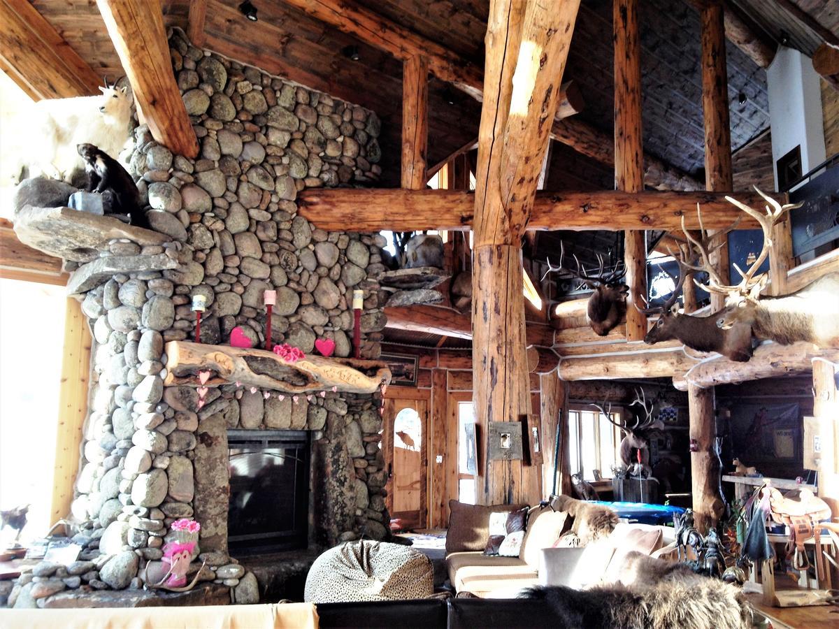 Mcdonald'S Ranch Lodge Gardiner Exterior photo
